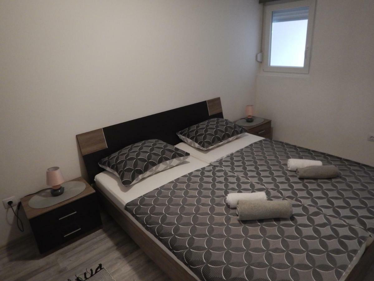 Apartman Ivankovic*** Pula Buitenkant foto