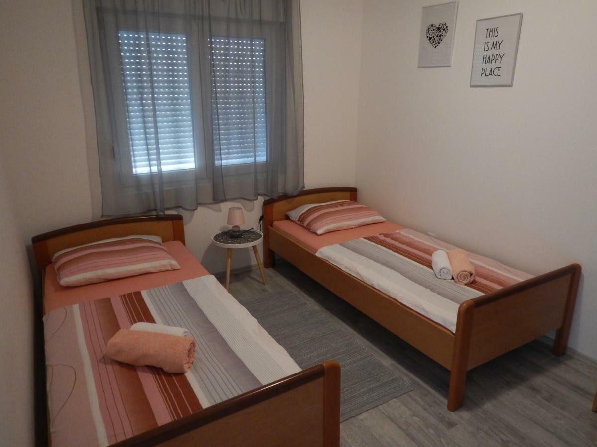 Apartman Ivankovic*** Pula Buitenkant foto