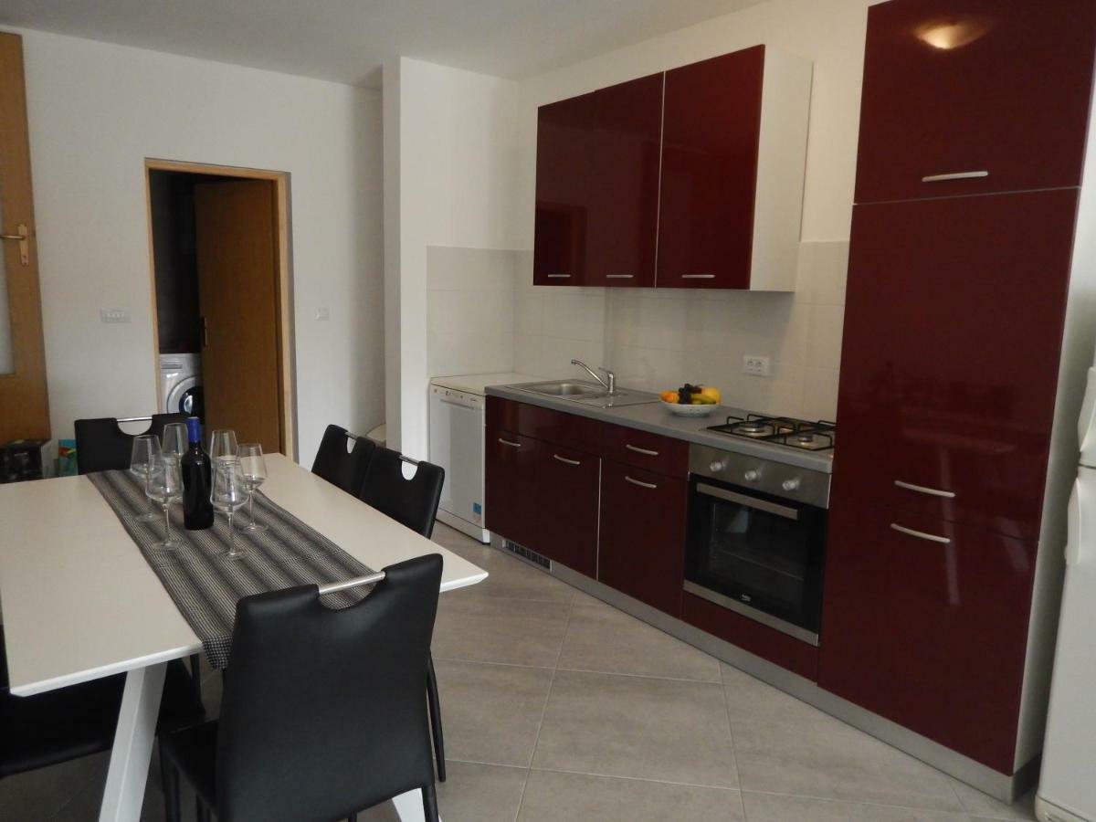 Apartman Ivankovic*** Pula Buitenkant foto