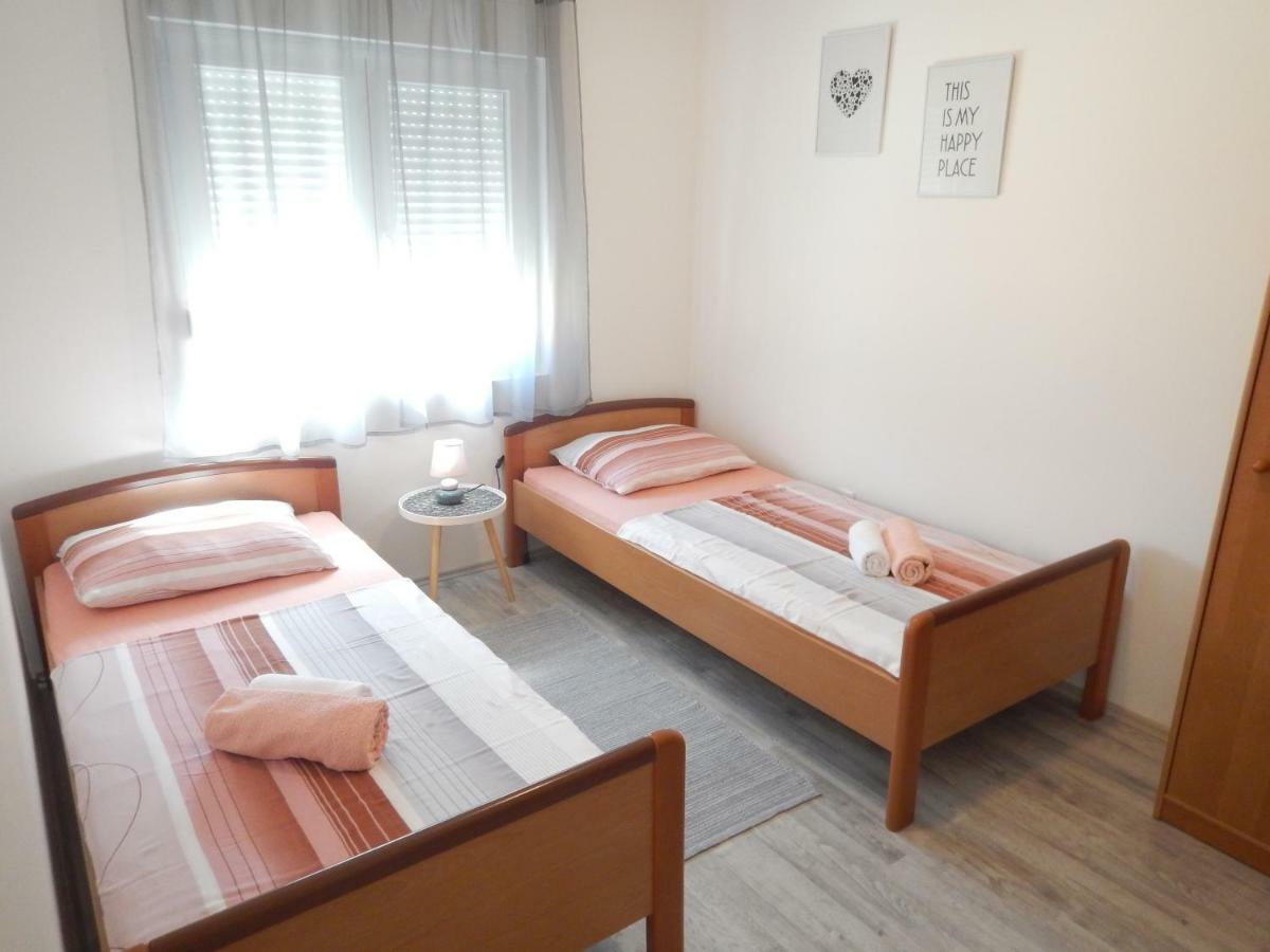 Apartman Ivankovic*** Pula Buitenkant foto